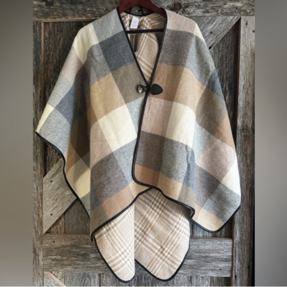 NWT Liz Claiborne Reversible Plaid Poncho